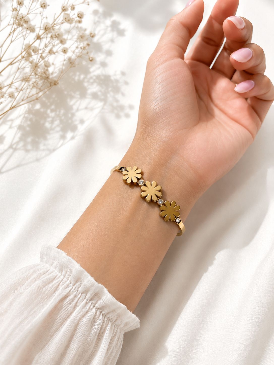 Daisy Flower Charm Bracelet
