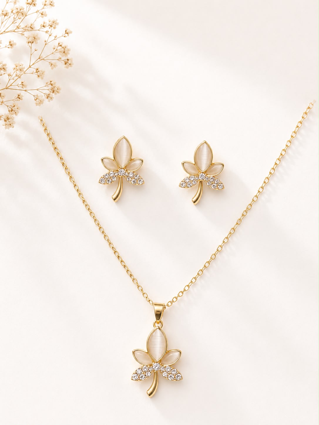 Pearl Halo Jewellery & Pendant Set - detail
