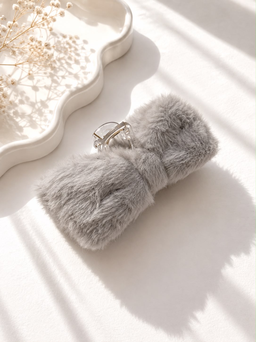 Decus Fluffy Bow Claw Clip - Grey